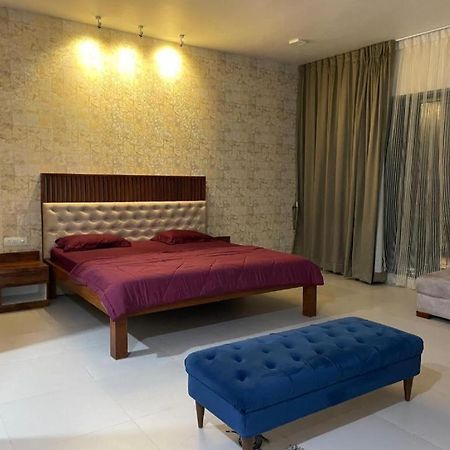 Royal Nest Premium Hotel Pune Exterior foto